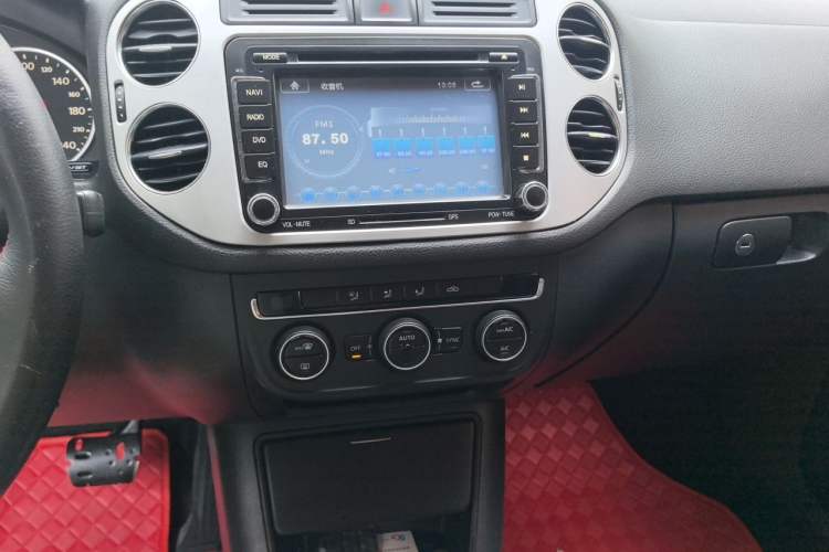 Used Volkswagen Tiguan 2013 1.8TSI Automatic All-Wheel-Drive Comfort Edition Audio And AC Panel