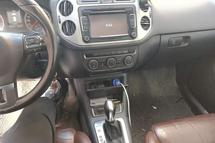 Used Volkswagen Tiguan 2013 1.8 TSI Automatic All-Wheel Drive Luxury Model Audio And AC Panel