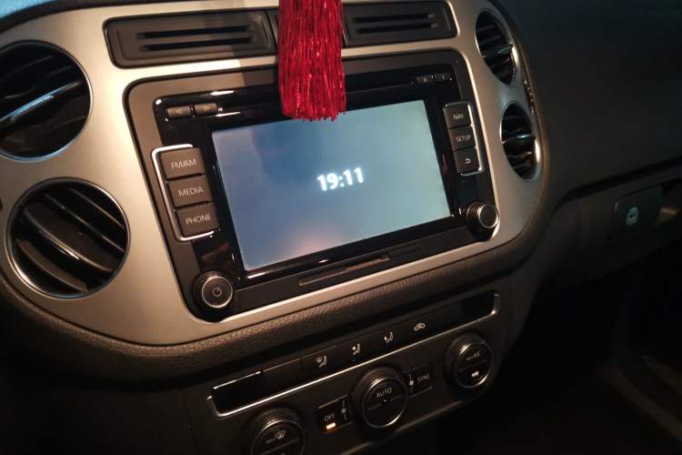 Used Volkswagen Tiguan 2013 1.8TSI Automatic Two-Wheel Drive Luxury Model Audio And AC Panel