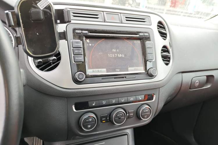 Used Volkswagen Tiguan 2013 1.8 TSI Automatic All-Wheel Drive Luxury Model Audio And AC Panel