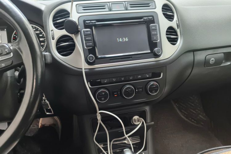 Used Volkswagen Tiguan 2013 1.8TSI Automatic Two-Wheel Drive Luxury Model Audio And AC Panel