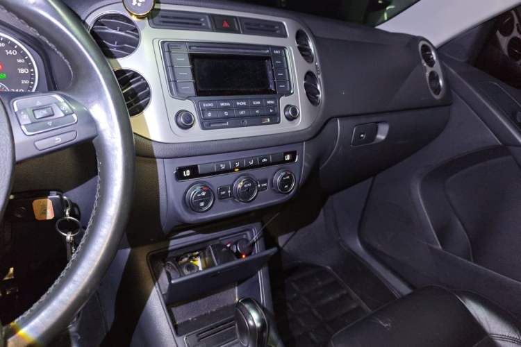 Used Volkswagen Tiguan 2013 1.8 TSI Automatic Two-Wheel Drive Comfort Edition Audio And AC Panel