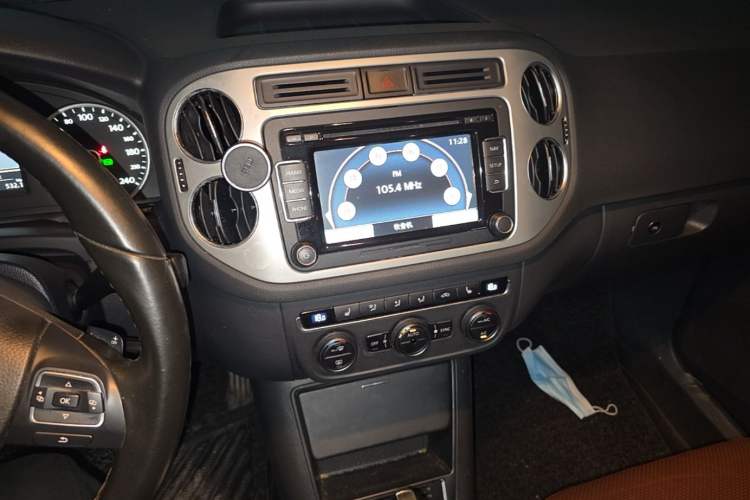 Used Volkswagen Tiguan 2013 1.8TSI Automatic Two-Wheel Drive Luxury Model Audio And AC Panel