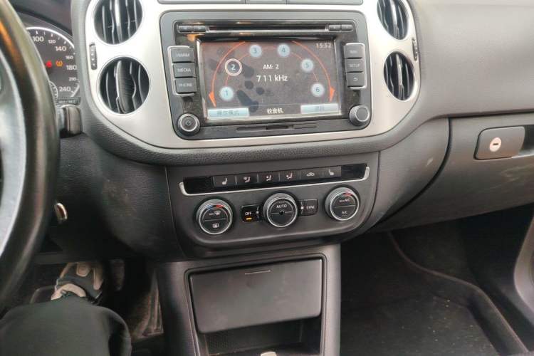 Used Volkswagen Tiguan 2013 1.8TSI Automatic Two-Wheel Drive Luxury Model Audio And AC Panel