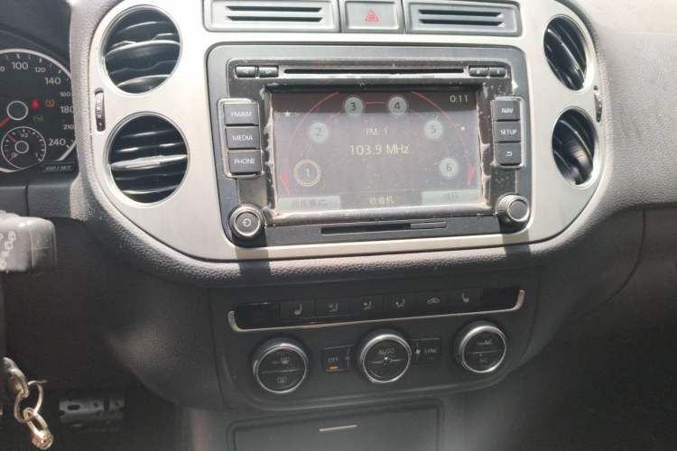 Used Volkswagen Tiguan 2013 1.8TSI Automatic Two-Wheel Drive Luxury Model Audio And AC Panel
