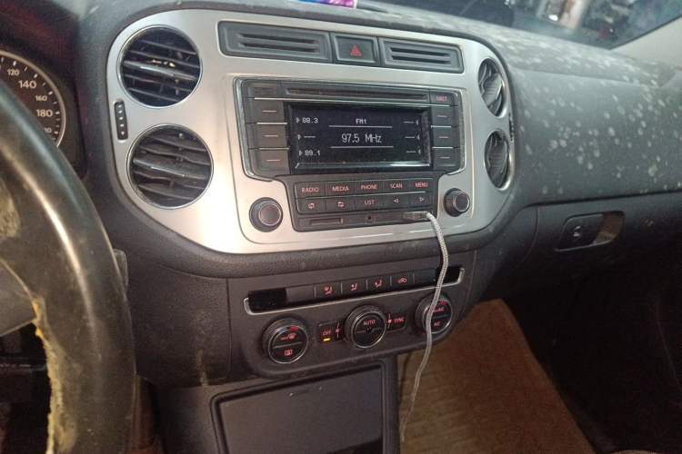 Used Volkswagen Tiguan 2013 1.8TSI Automatic All-Wheel-Drive Comfort Edition Audio And AC Panel