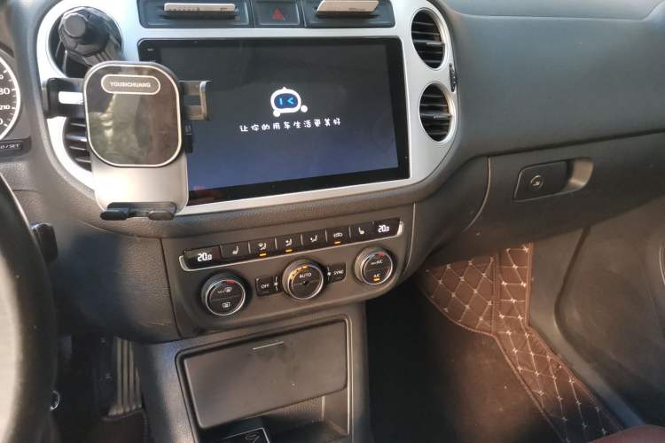Used Volkswagen Tiguan 2013 1.8 TSI Automatic All-Wheel Drive Luxury Model Audio And AC Panel
