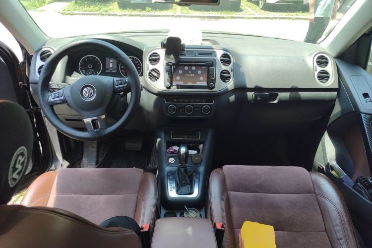 Used Volkswagen Tiguan 2013 2.0 TSI Automatic All-Wheel-Drive Flagship Edition Center Console