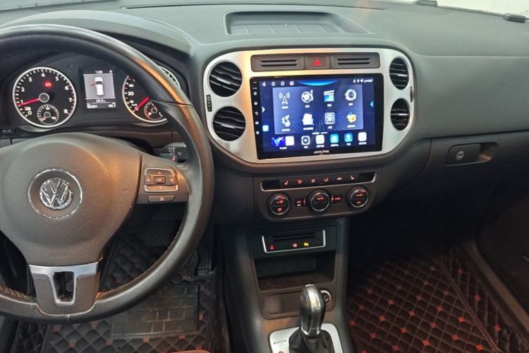 Used Volkswagen Tiguan 2013 2.0 TSI Automatic All-Wheel-Drive Flagship Edition Center Console