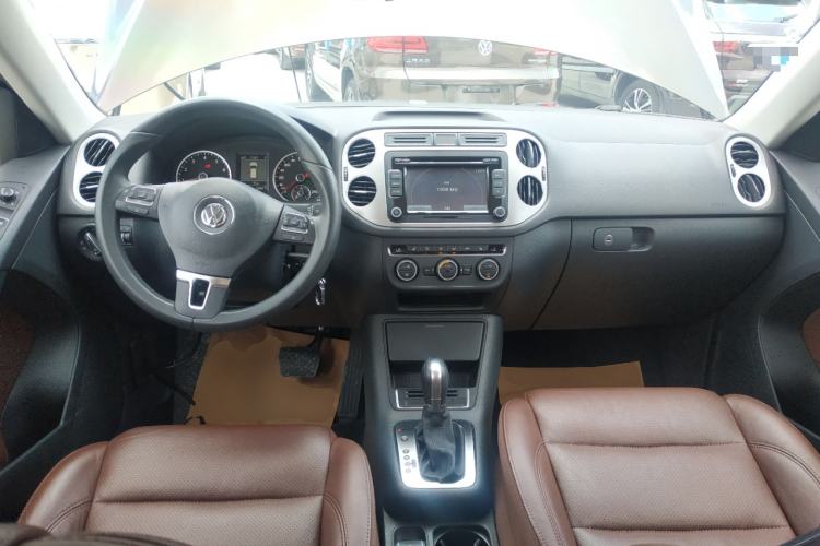 Used Volkswagen Tiguan 2013 1.8 TSI Automatic All-Wheel Drive Luxury Model Center Console