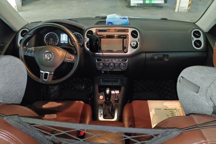 Used Volkswagen Tiguan 2013 2.0 TSI Automatic All-Wheel-Drive Flagship Edition Center Console