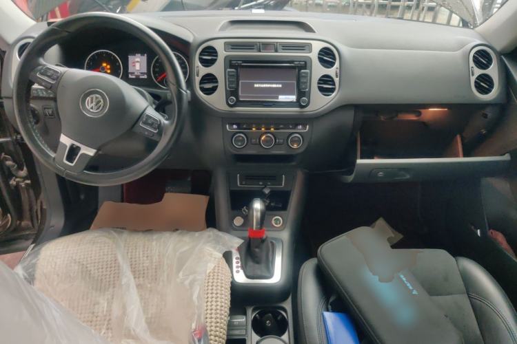 Used Volkswagen Tiguan 2013 2.0 TSI Automatic All-Wheel-Drive Flagship Edition Center Console
