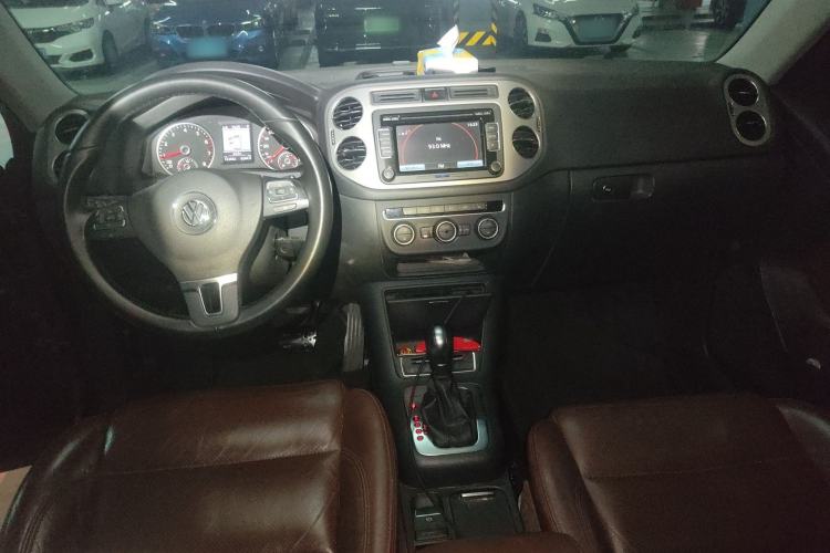 Used Volkswagen Tiguan 2013 1.8 TSI Automatic All-Wheel Drive Luxury Model Center Console