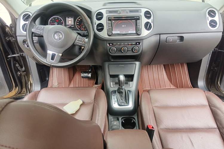 Used Volkswagen Tiguan 2013 1.8 TSI Automatic All-Wheel Drive Luxury Model Center Console