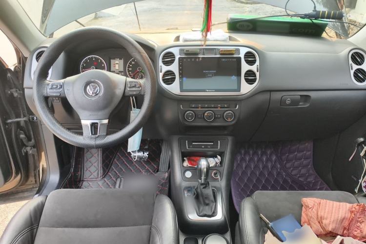 Used Volkswagen Tiguan 2013 2.0 TSI Automatic All-Wheel-Drive Flagship Edition Center Console
