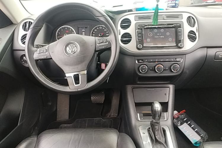Used Volkswagen Tiguan 2013 1.8 TSI Automatic All-Wheel Drive Luxury Model Center Console