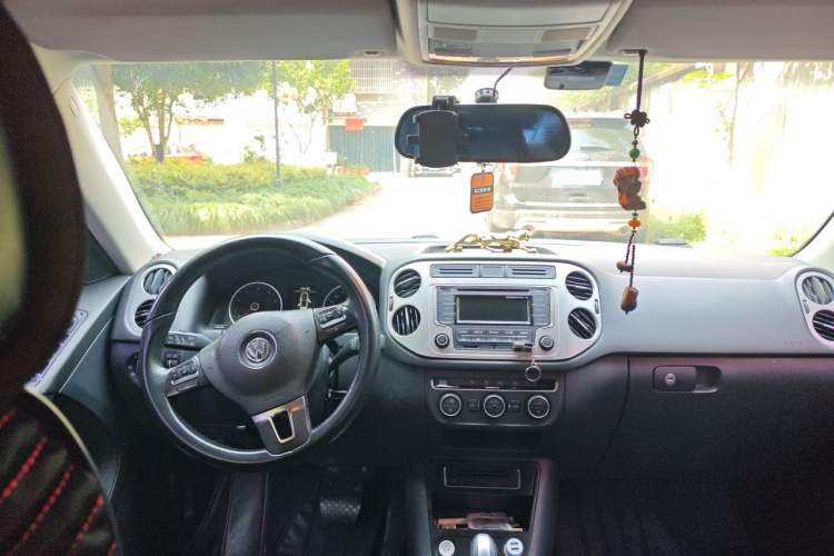 Used Volkswagen Tiguan 2013 1.8 TSI Automatic Two-Wheel Drive Comfort Edition Center Console