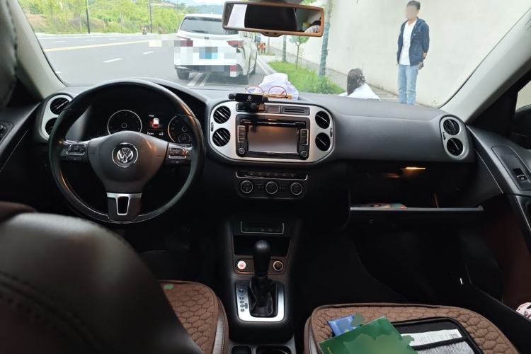 Used Volkswagen Tiguan 2013 2.0 TSI Automatic All-Wheel-Drive Flagship Edition Center Console