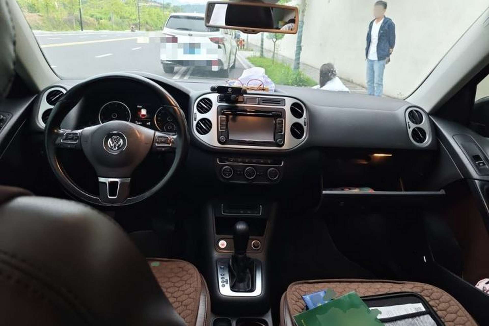 Used Volkswagen Tiguan 2013 2.0 TSI Automatic All-Wheel-Drive Flagship Edition Center Console