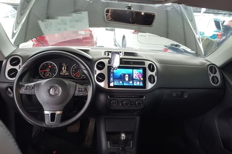 Used Volkswagen Tiguan 2013 1.8 TSI Automatic Two-Wheel Drive Comfort Edition Center Console