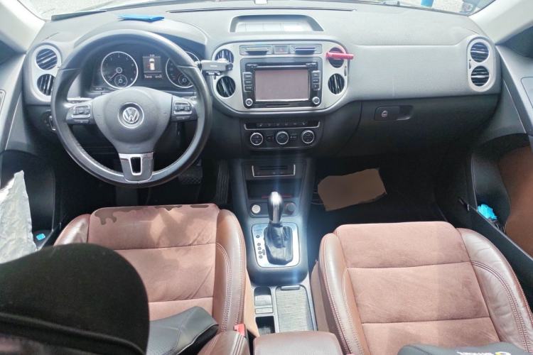 Used Volkswagen Tiguan 2013 2.0 TSI Automatic All-Wheel-Drive Flagship Edition Center Console