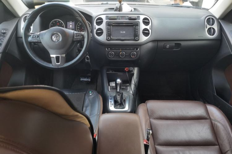 Used Volkswagen Tiguan 2013 1.8 TSI Automatic All-Wheel Drive Luxury Model Center Console