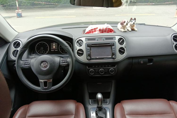 Used Volkswagen Tiguan 2013 1.8 TSI Automatic All-Wheel Drive Luxury Model Center Console