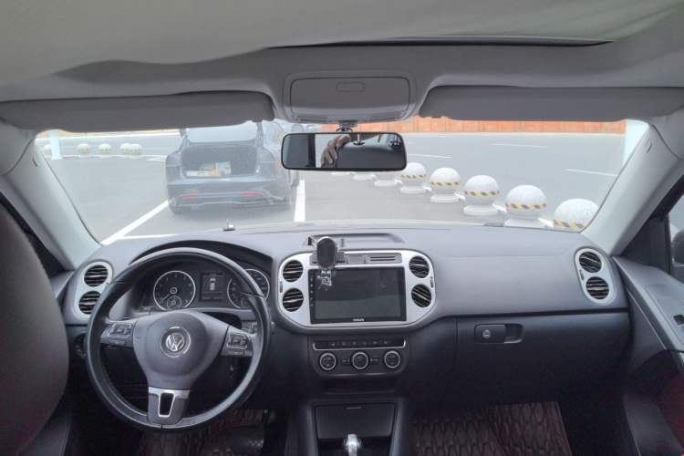Used Volkswagen Tiguan 2013 1.8TSI Automatic All-Wheel-Drive Comfort Edition Center Console