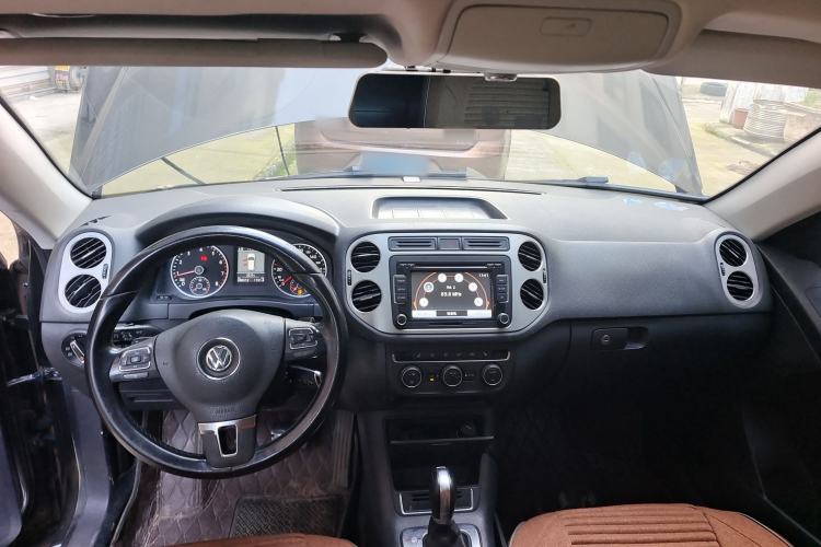 Used Volkswagen Tiguan 2013 2.0 TSI Automatic All-Wheel Drive Luxury Edition Center Console