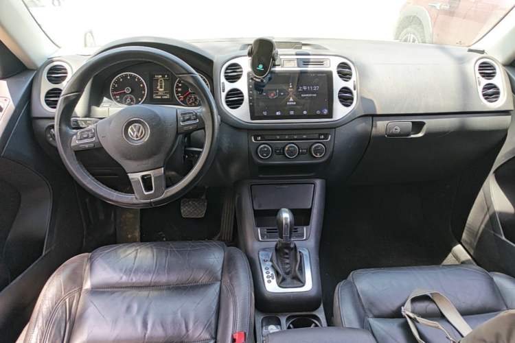 Used Volkswagen Tiguan 2013 1.8 TSI Automatic Two-Wheel Drive Comfort Edition Center Console