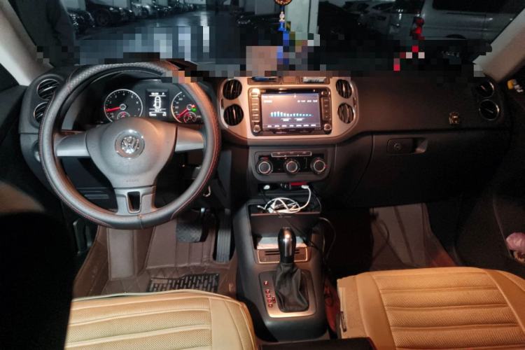 Used Volkswagen Tiguan 2013 1.8TSI Automatic Two-Wheel Drive Trend Edition Center Console
