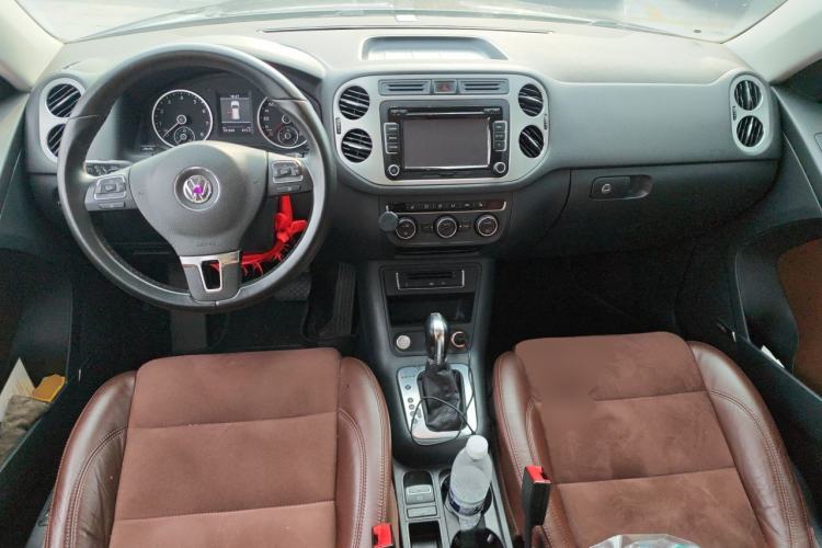 Used Volkswagen Tiguan 2013 2.0 TSI Automatic All-Wheel-Drive Flagship Edition Center Console