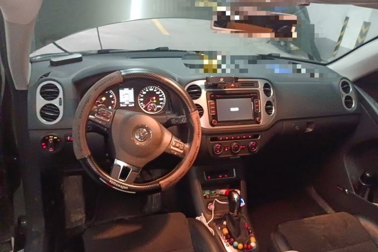 Used Volkswagen Tiguan 2013 2.0 TSI Automatic All-Wheel-Drive Flagship Edition Center Console