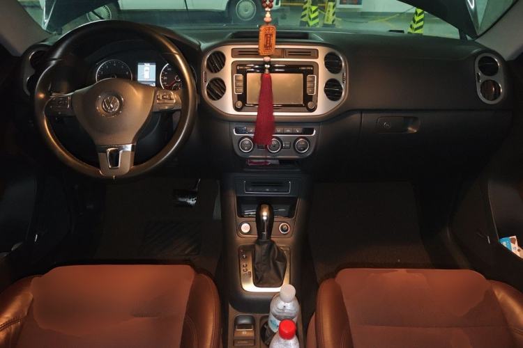 Used Volkswagen Tiguan 2013 2.0 TSI Automatic All-Wheel-Drive Flagship Edition Center Console