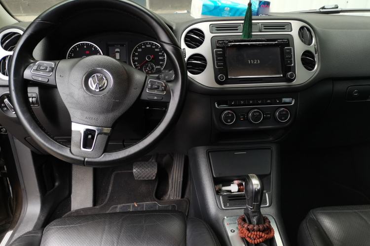 Used Volkswagen Tiguan 2013 1.8 TSI Automatic All-Wheel Drive Luxury Model Center Console