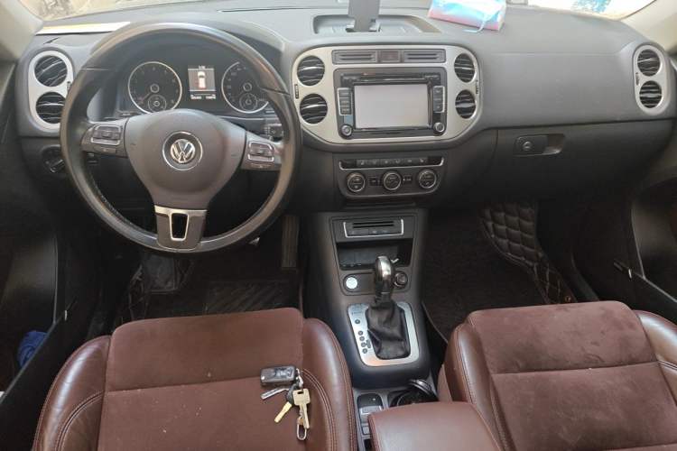Used Volkswagen Tiguan 2013 2.0 TSI Automatic All-Wheel-Drive Flagship Edition Center Console
