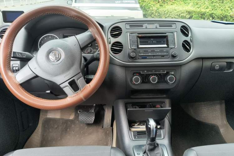 Used Volkswagen Tiguan 2013 1.8TSI Automatic Two-Wheel Drive Trend Edition Center Console