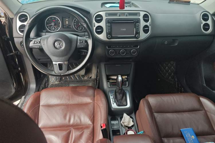 Used Volkswagen Tiguan 2013 1.8 TSI Automatic All-Wheel Drive Luxury Model Center Console