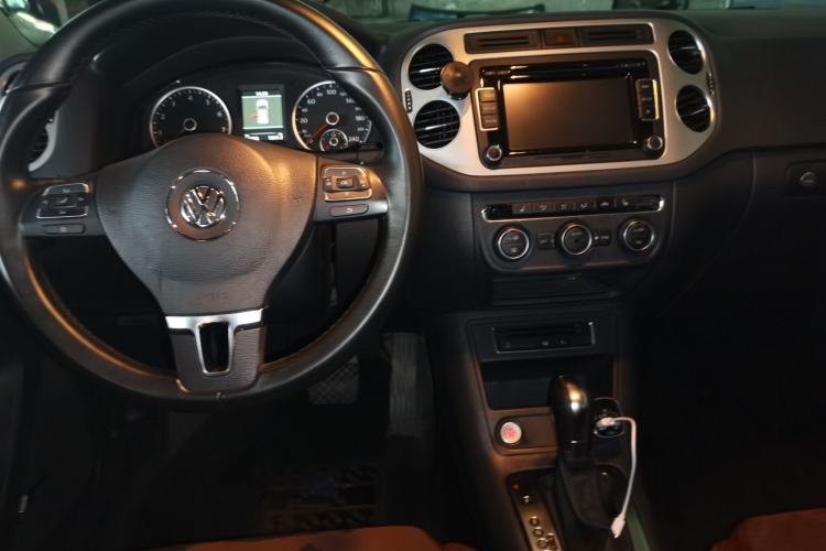 Used Volkswagen Tiguan 2013 2.0 TSI Automatic All-Wheel Drive Luxury Edition Center Console