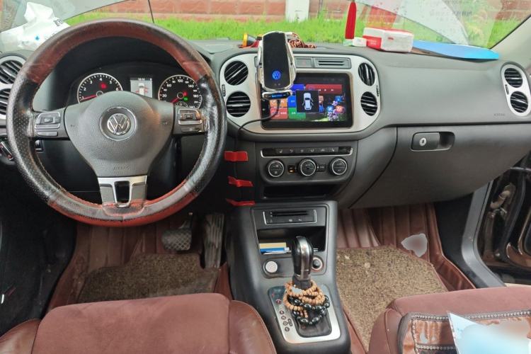 Used Volkswagen Tiguan 2013 2.0 TSI Automatic All-Wheel-Drive Flagship Edition Center Console