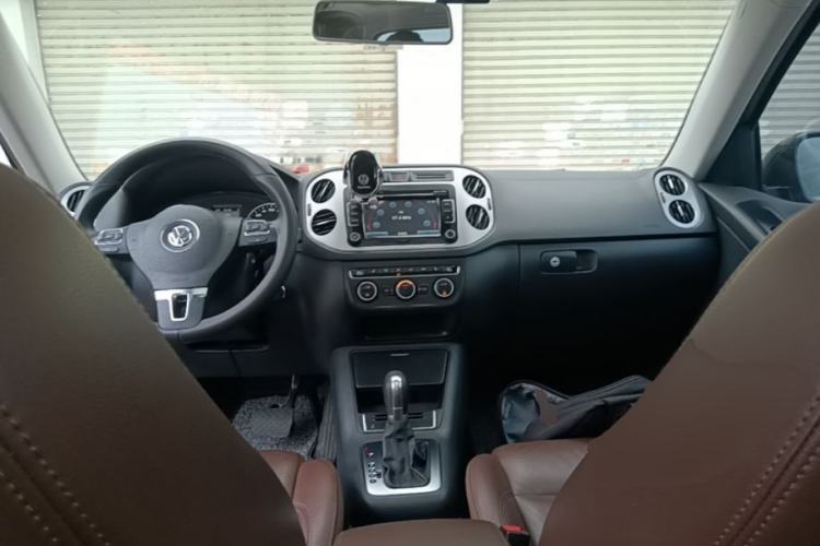 Used Volkswagen Tiguan 2013 2.0 TSI Automatic All-Wheel Drive Luxury Edition Center Console