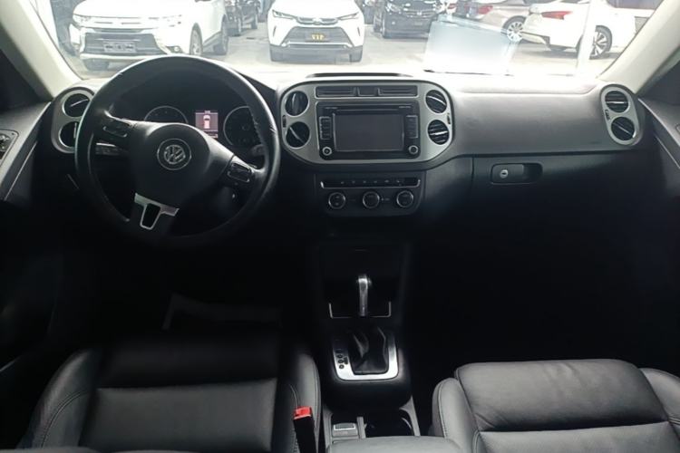 Used Volkswagen Tiguan 2013 1.8 TSI Automatic All-Wheel Drive Luxury Model Center Console