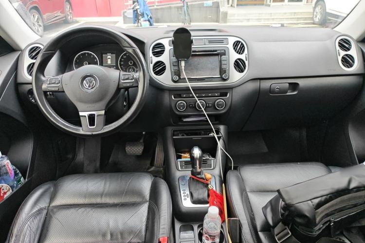 Used Volkswagen Tiguan 2013 1.8 TSI Automatic All-Wheel Drive Luxury Model Center Console