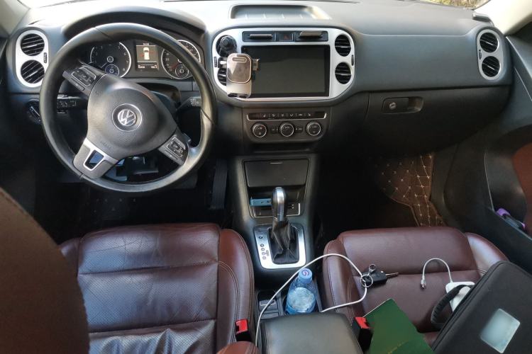 Used Volkswagen Tiguan 2013 1.8 TSI Automatic All-Wheel Drive Luxury Model Center Console