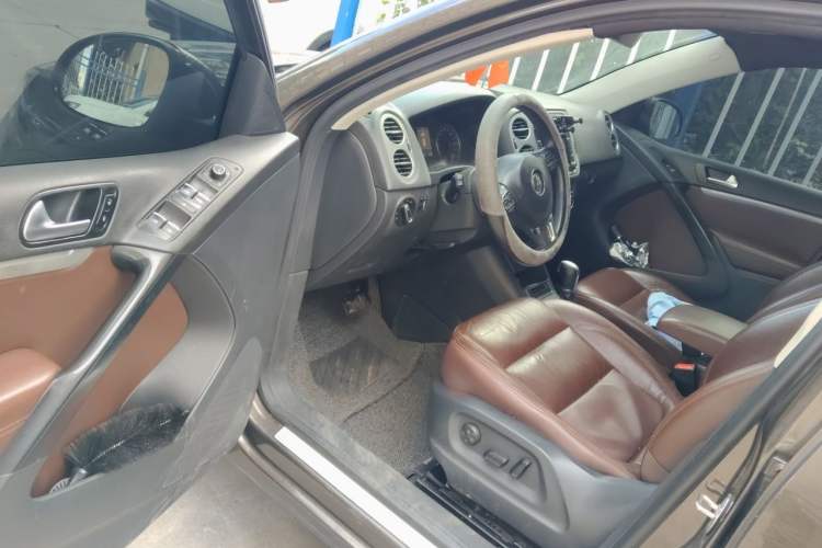 Used Volkswagen Tiguan 2013 2.0 TSI Automatic All-Wheel Drive Luxury Edition Driver Seat