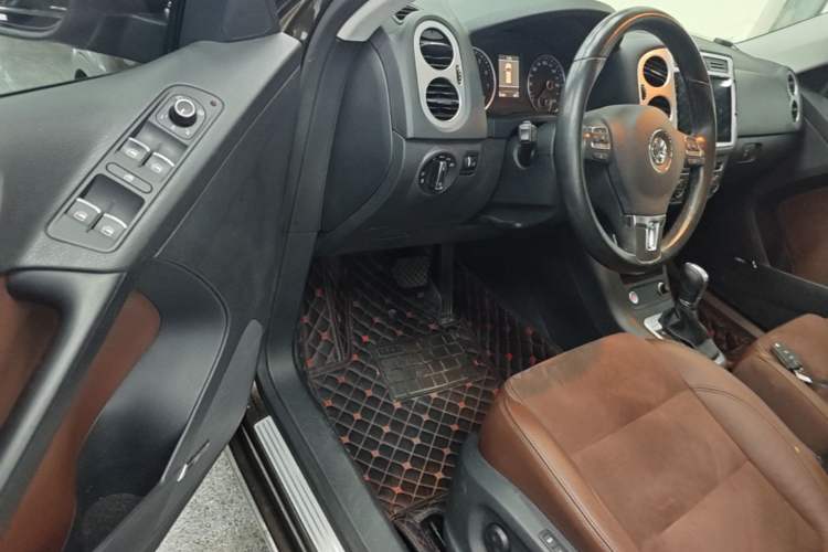 Used Volkswagen Tiguan 2013 2.0 TSI Automatic All-Wheel-Drive Flagship Edition Driver Seat