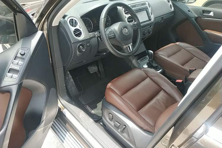 Used Volkswagen Tiguan 2013 1.8 TSI Automatic All-Wheel Drive Luxury Model Driver Seat