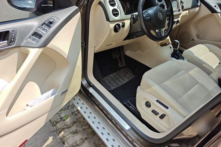 Used Volkswagen Tiguan 2013 2.0 TSI Automatic All-Wheel-Drive Flagship Edition Driver Seat