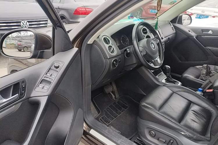 Used Volkswagen Tiguan 2013 1.8 TSI Automatic All-Wheel Drive Luxury Model Driver Seat