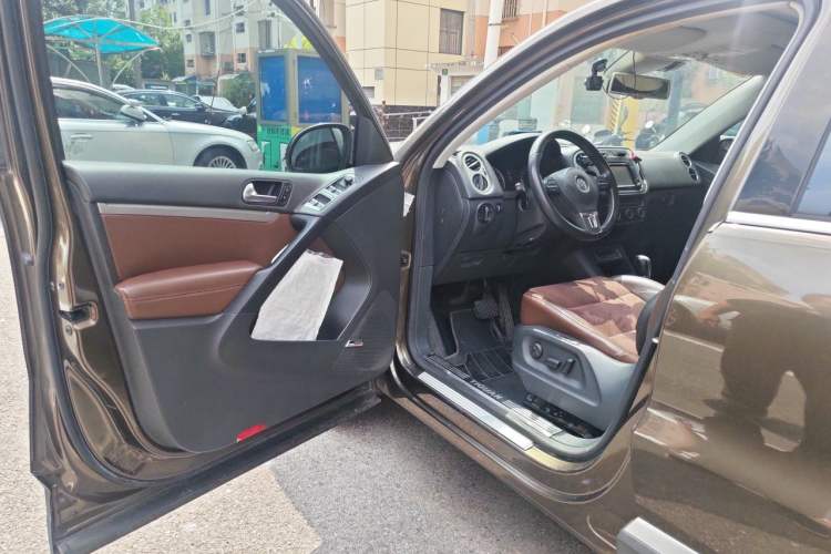 Used Volkswagen Tiguan 2013 2.0 TSI Automatic All-Wheel-Drive Flagship Edition Driver Seat